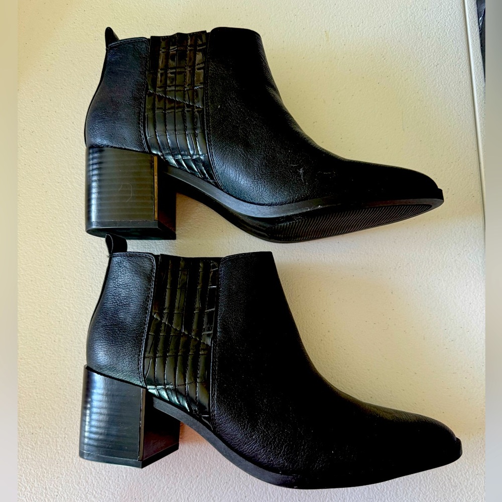 NIB, Nine West Heeled Bootie, W9.5